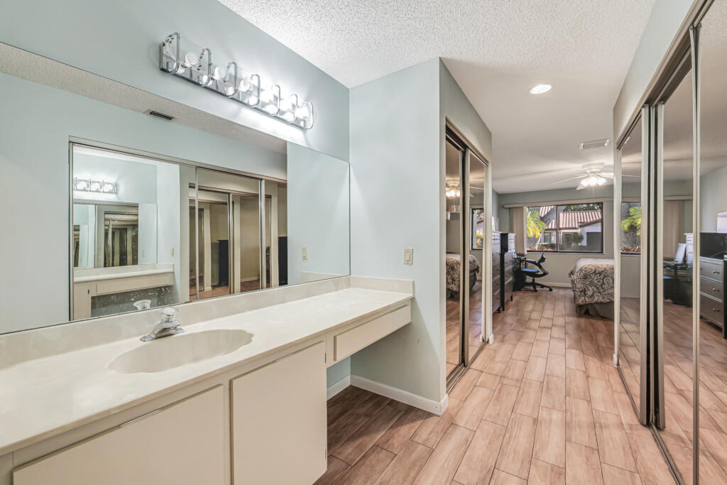 6235 Kings Gate Delray Beach, FL 33484