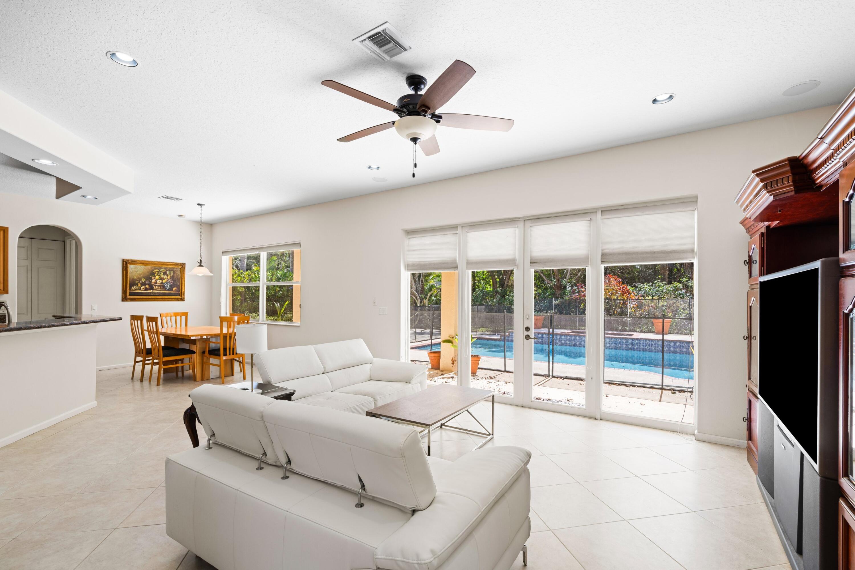 4162 Cedar Crk Rnch Lake Worth, FL 33467