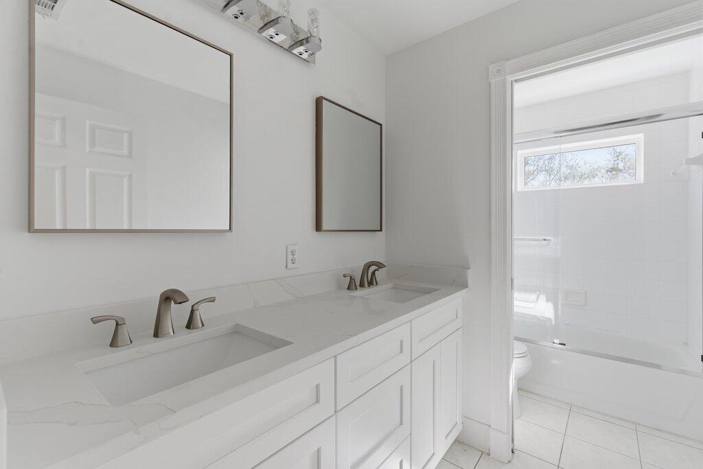 220 Blackbird Jupiter, FL 33458