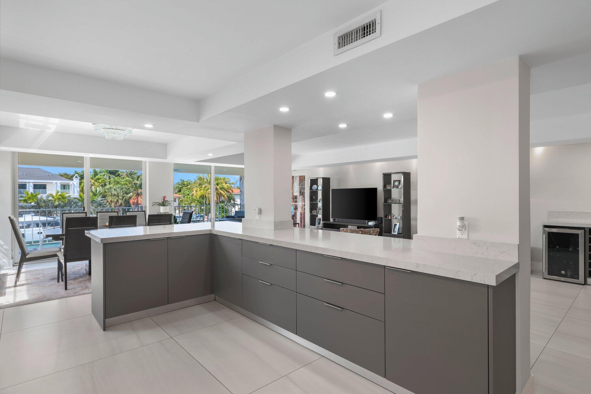 10180 W Bay Hbr #2a Bay Harbor Islands, FL 33154