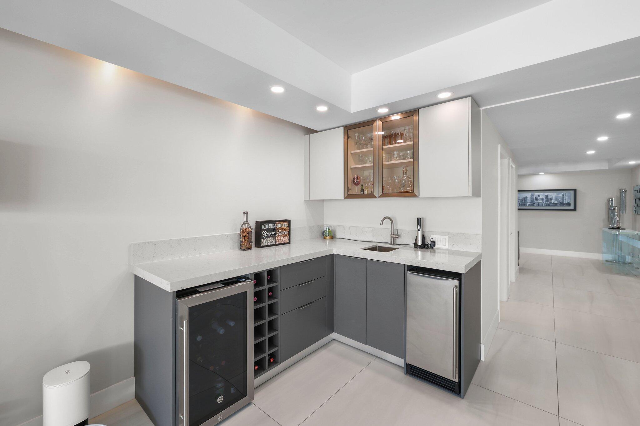 10180 W Bay Hbr #2a Bay Harbor Islands, FL 33154