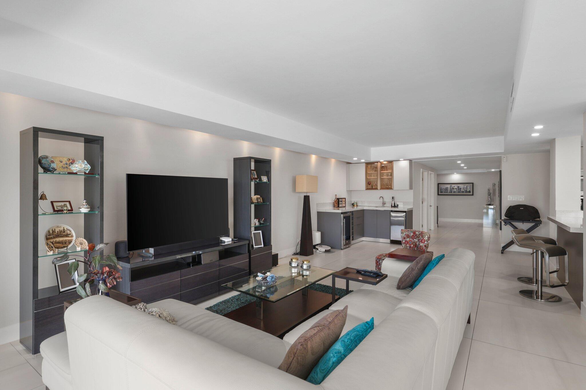 10180 W Bay Hbr #2a Bay Harbor Islands, FL 33154